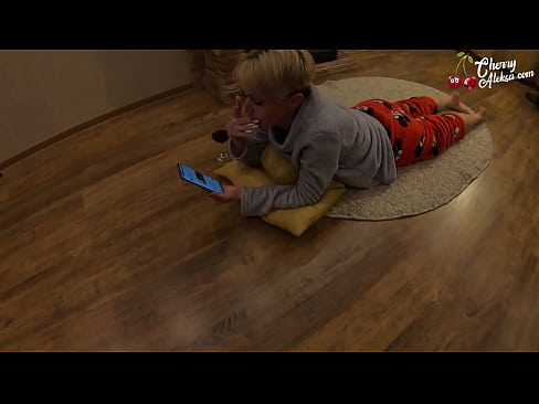 ❤️ I-Blonde ephambeneyo imunca iDick eNkulu efunxayo kwaye iqhwaba phezu kwayo - isondo leempundu ❤️❌  kuthi xh.niceporn.ru ❌️❤